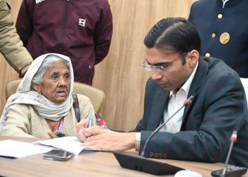 दिव्यांग एवं बुजुर्गों के सहयोग के लिए वाहन में एक पीआरडी स्वयंसेवक रहेगे तैनात।