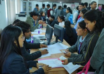 एसजीआरआरयू जाॅब उत्सव में छात्र छात्राओं को मिले लाखों के जाॅब ऑफर 