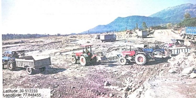 खुद को नेता का पीए बताने वाले का खनन पट्टा होगा निरस्त, प्रशासन ने सिखाया धौंस दिखाने का पाठ