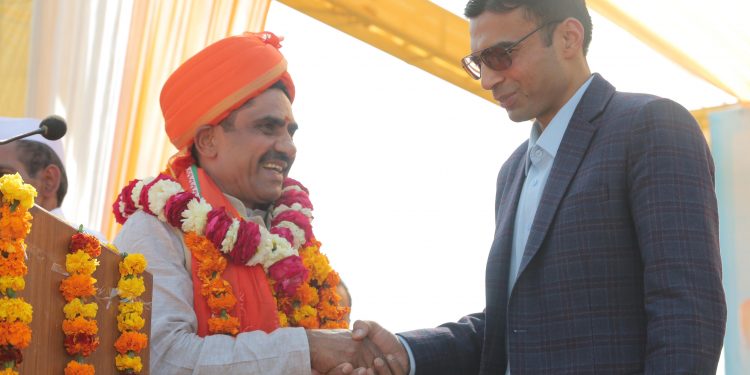 ऋषिकेश नगर निगम के नव निर्वाचित महापौर शंभू पासवान सहित 40 पार्षदगणों ने ली अपने पद की शपथ,नगर निगम के प्रशासक/ जिलाधिकारी सविन बंसल ने दिलाई शपथ।