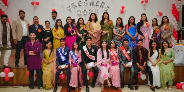 एसजीआरआरयू में सीनियर्स ने किया जूनियर्स का जोरदार वेलकम