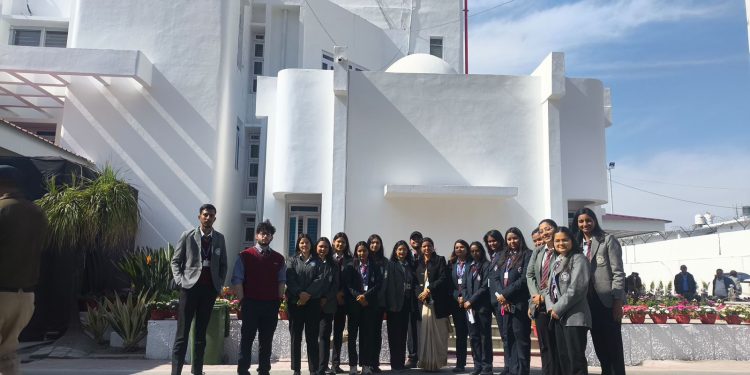 श्री गुरु राम राय विश्वविद्यालय के विद्यार्थियों ने विधानसभा सत्र का अनुभव किया