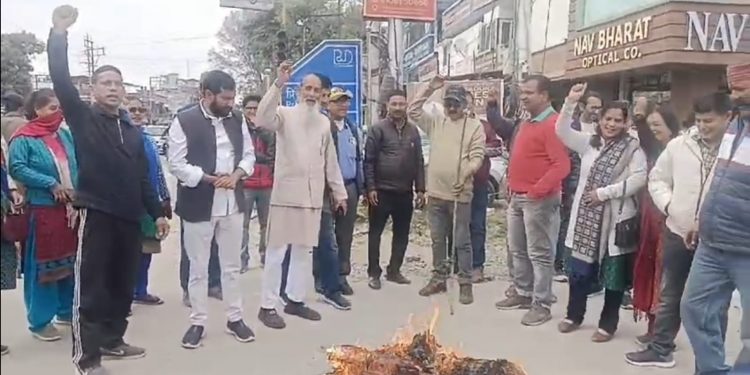 Big breking : रीजनल पार्टी ने फूंका कैबिनेट मंत्री का पुतला। मांगा इस्तीफा