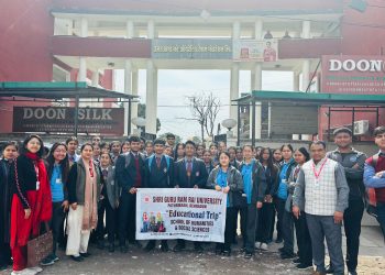 श्री गुरु राम राय विश्वविद्यालय के छात्रों ने सीखा रेशम बनाना