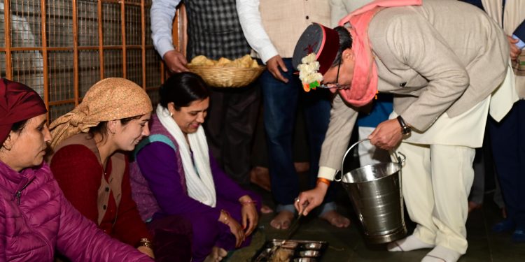 प्रदेश में खुशहाली तरक्की के लिए  सीएम धामी ने महासू महाराज एवं  बाशिक महाराज महेंद्रथ में की पूजा अर्चना