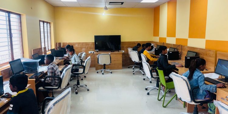 मा0 सीएम की प्रेरणा से बच्चों का भविष्य सवारने में जुटे है डीएम ।