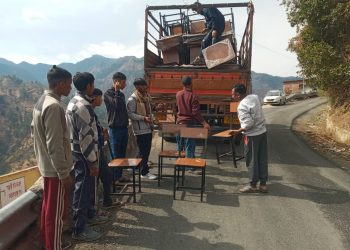 प्रोजेक्ट उत्कर्ष के तहत सरकारी स्कूलों को संवारने में जुटे डीएम, सीडीओ