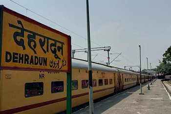 दून रेलवे स्टेशन पर नहीं बदलेगा ट्रेनों का प्लेटफार्म, नई दिल्ली हुई भगदड़ के बाद कड़े इंतजाम