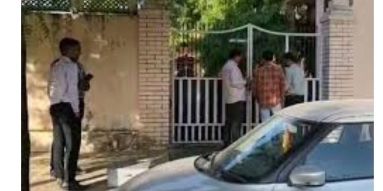 आईबी की जांच से हड़कंप: वरिष्ठ आईएएस अधिकारी की पदोन्नति पर संशय!