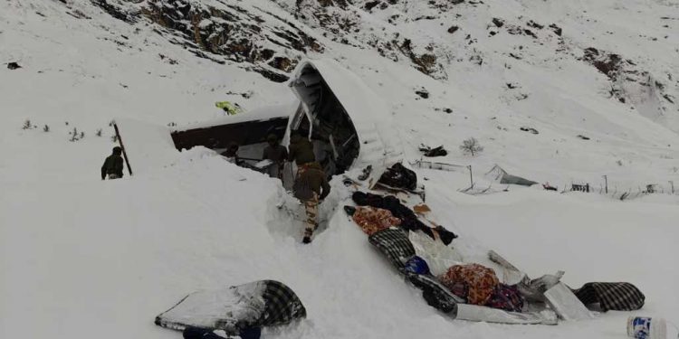 Big breaking :-05 श्रमिकों की तलाश के लिए युद्धस्तर पर जारी है अभियान दिल्ली से जीपीआर रडार मंगवाई, कंटेनरों को ढूंढने में मिलेगी मदद