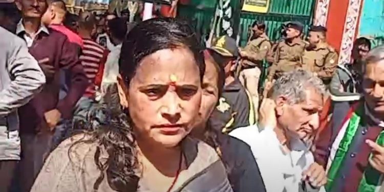 बिंग ब्रेकिंग : मंत्री की बर्खास्त की मांग को लेकर रीजनल पार्टी का सीएम आवास कूच