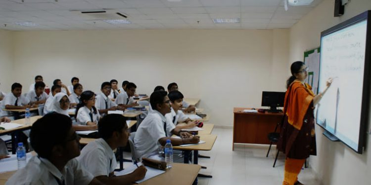 बेसिक शिक्षा के बहुरेंगे दिन, बच्चों को मिलेगी डिजिटल लर्निंग की सुगम सुविधा।डीएम