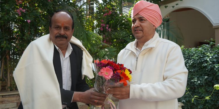 बार काउंसिल के अध्यक्ष मनमोहन कंडवाल ने श्री दरबार साहिब में टेका मत्था, एसजीआरआर ग्रुप के संस्थानों के कल्याणकारी कार्यों की भूरी भूरी प्रशंसा की