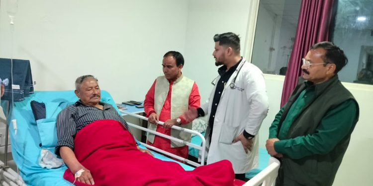 स्वास्थ्य मंत्री ने किया अस्पताल का निरीक्षण, मरीजों को मिलेगी बेहतर चिकित्सा सुविधा