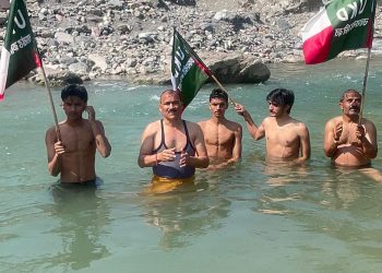 गंगा मैया की शरण में UKD, गालीबाज मंत्री प्रेमचंद्र अग्रवाल की बर्खास्तगी की मांग