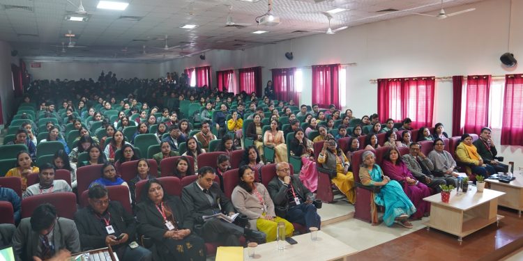 बड़ी खबर: एसजीआरआरयू में किया गया मातृशक्ति की मेहनत संघर्ष और समर्पण को प्रणाम