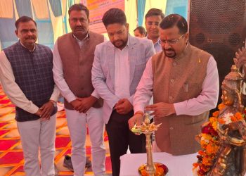 श्री महंत इन्दिरेश अस्पताल के कैंसर जागरूकता शिविर का अजीतपुरवासियों ने उठाया लाभ