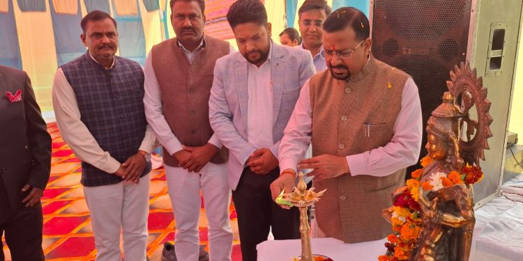 श्री महंत इन्दिरेश अस्पताल के कैंसर जागरूकता शिविर का अजीतपुरवासियों ने उठाया लाभ