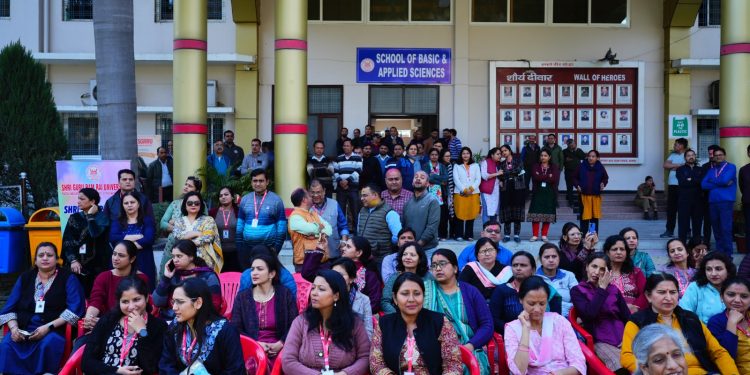 एसजीआरआरयू होली मिलन समारोह में उड़ा रंग गुलाल और जमकर हुई मस्ती