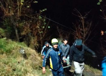 चमोली बद्रीनाथ मार्ग पर ऑल्टो वाहन हुआ दुर्घटनाग्रस्त एसडीआरएफ ने किया रेस्क्यू