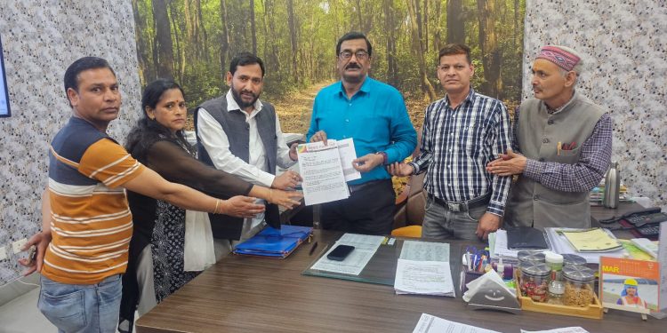 Big breking: रीजनल पार्टी ने की पूर्व मंत्री, सांसद पर कार्रवाई की मांग