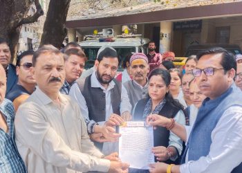 बिग ब्रेकिंग : स्कूलों की मनमानी के खिलाफ रीजनल पार्टी का उग्र प्रदर्शन