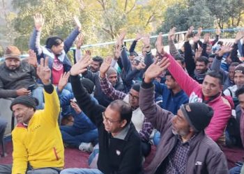 देवप्रयाग : जल संस्थान संविदा श्रमिक संघ 27 मार्च से करेगा अनिश्चितकालीन धरना प्रदर्शन