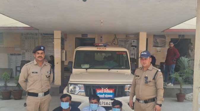 बड़ी खबर : देहरादून पुलिस के हत्थे चढ़े शातिर गैंगस्टर, चोरी का माल बरामद