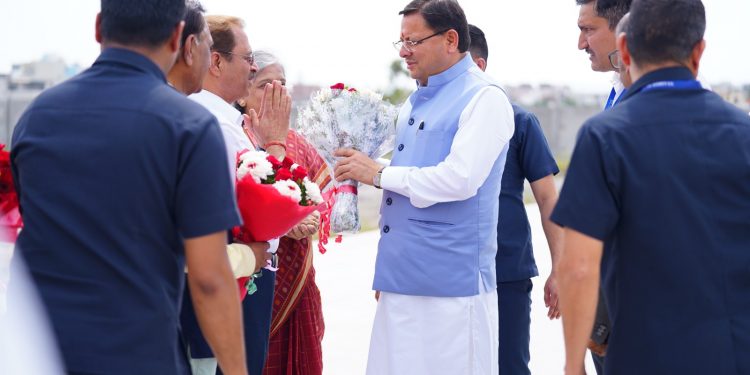 मुख्यमंत्री पुष्कर सिंह धामी का एसजीआरआर विश्वविद्यालय में गर्मजोशी से स्वागत