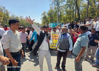 बिग ब्रेकिंग : टोल प्लाजा पर रीजनल पार्टी का उग्र प्रदर्शन