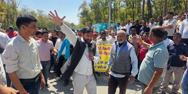 बिग ब्रेकिंग : टोल प्लाजा पर रीजनल पार्टी का उग्र प्रदर्शन