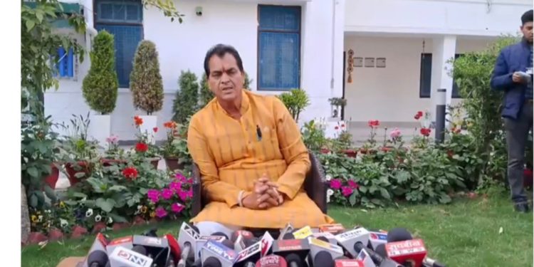 बिग ब्रेकिंग : वित्त मंत्री प्रेमचंद अग्रवाल ने दिया इस्तीफा सीएम आवास को हुए रवाना