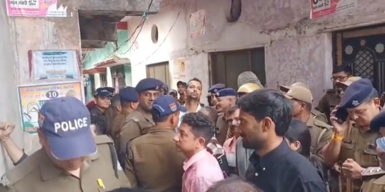 Big breaking :-प्रशासन ने खटीमा तहसील क्षेत्र में संचालित नौ अवैध मदरसों पर की बड़ी कार्यवाही,भारी पुलिस बल कार्यवाही के दौरान रहा मौजूद