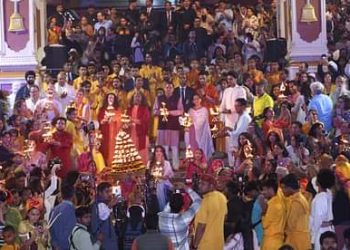 बड़ी खबर: अंतरराष्ट्रीय योग महोत्सव में परमार्थ निकेतन पहुंचे सीएम धामी, गंगा आरती में हुए शामिल