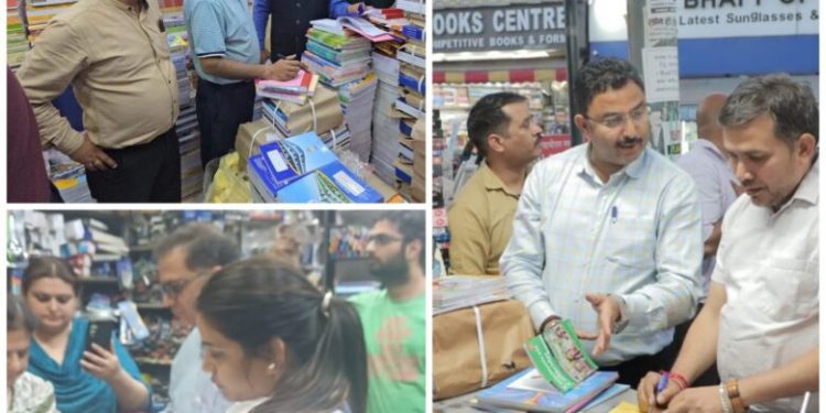 बड़ी खबर : कॉपी-किताबों की दुकानों पर प्रशासन की ताबड़तोड़ छापेमारी, बिल बुक कब्जे में, डीएम ने दर्ज करवाई एफआईआर