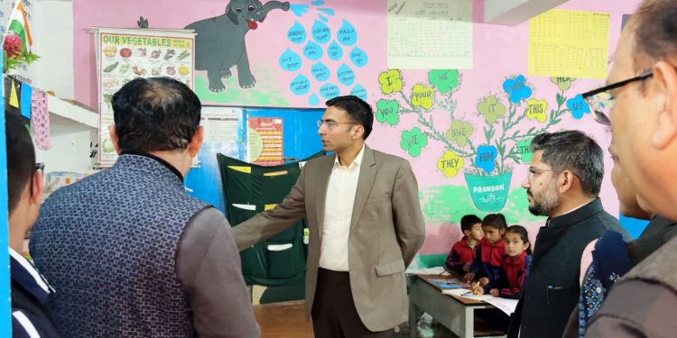 जिला प्रशासन की उन्नत sprit: सरकारी स्कूल आधुनिकता की ओर, मा० सीएम की सकारात्मक ऊर्जा से डीएम का प्रोजेक्ट उत्कर्ष हिट