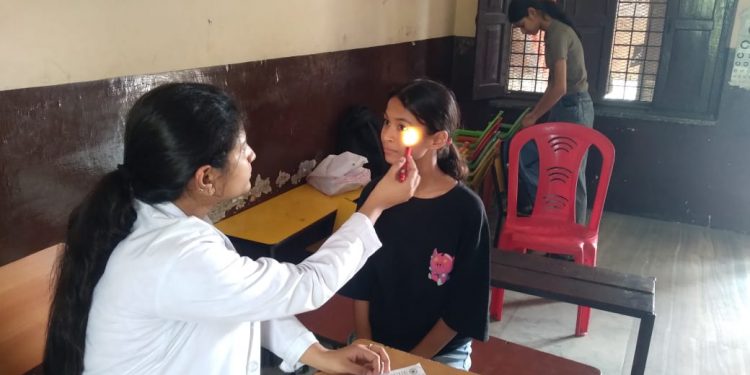 श्री महंत इन्दिरेश अस्पताल के निःशुल्क स्वास्थ्य शिविर का 1803 मरीजों ने उठाया निःशुल्क