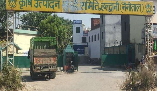 खुलासा : राजनीतिक रसूख के आगे पारदर्शिता बेबस, किसान बाजार की दुकानों पर कांग्रेस का कब्ज़ा?