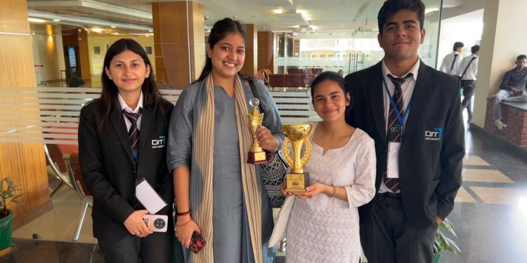 गुड न्यूज: अंतर विश्वविद्यालय वाद-विवाद प्रतियोगिता में एजीआरआर विश्वविद्यालय की हंसिका सर्वश्रेष्ठ वक्ता घोषित