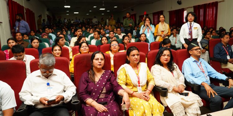 एसजीआरआरयू में अंशुल भट्ट (आई.ए.एस.) ने,दिया सिविल सेवा परीक्षा को क्रैक करने का मंत्र