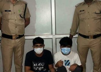 बड़ी खबर: चम्मच से मृतक के गले तथा सीने पर वार कर की उसकी हत्या