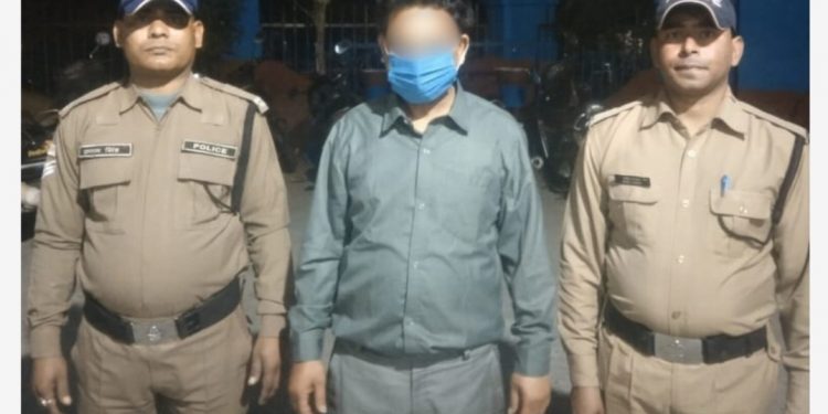 बड़ी खबर: विद्यालय में अश्लील हरकत का आरोप, शिक्षक पर POCSO एक्ट के तहत कार्रवाई