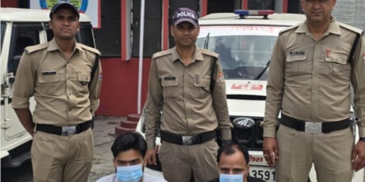 बड़ी खबर: देहरादून पुलिस ने पैसों के बल पर चलने वाले परीक्षा नकल गिरोह का किया पर्दाफाश