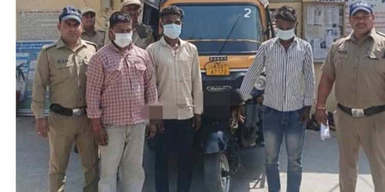 हैवानियत का कहर: चलते टैम्पो में महिला से सामूहिक दुष्कर्म, तीन आरोपी गिरफ्तार