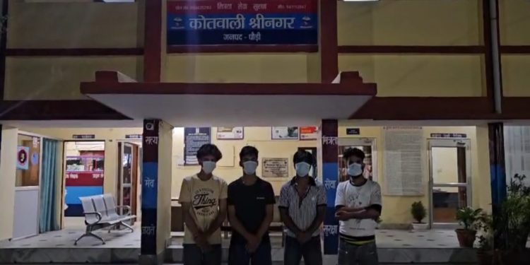 बड़ी खबर: श्रीनगर में लड़कियों से अभद्रता करने वाले 4 युवक गिरफ्तार, पुलिस ने दिखाया सख्त एक्शन