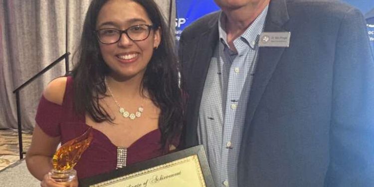 टनकपुर की प्रीतिका ने रचा इतिहास, अमेरिका से मिला राष्ट्रीय सम्मान और 25 हजार डॉलर की स्कॉलरशिप