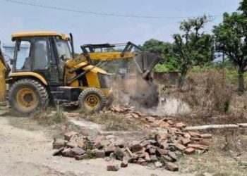 बड़ी खबर: गौलापार में चला प्रशासन का डंडा, बिना अनुमति बने 150 प्लॉट जेसीबी से जमींदोज