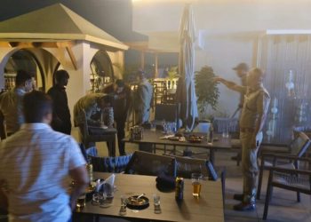 बड़ी खबर: होटल JSR में देर रात शराब पार्टी, पुलिस ने 15 लोगों पर की कार्रवाई