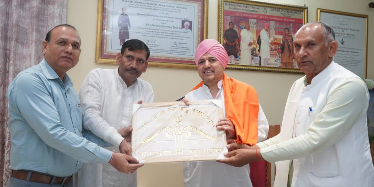 बिग ब्रेकिंग :  राज्य गन्ना सलाहकार समिति के उपाध्यक्ष श्यामवीर सैनी ने श्री दरबार साहिब में टेका मत्था, लिए आशीर्वाद