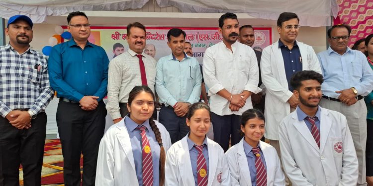 गुड न्यूज: श्री महंत इन्दिरेश अस्पताल के निःशुल्क स्वास्थ्य शिविर का 2002 मरीजों ने उठाया लाभ, कैंसर जागरूकता एवम् स्वास्थ्य परीक्षण शिविर में धामपुर वासियों ने बढ़चढ़कर की भागीदारी